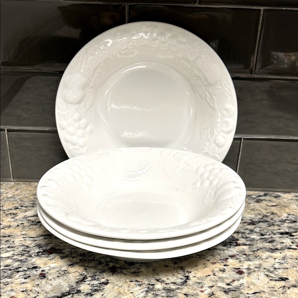 Gibson Elegant White Embossed Dinnerware Set‎ of 4